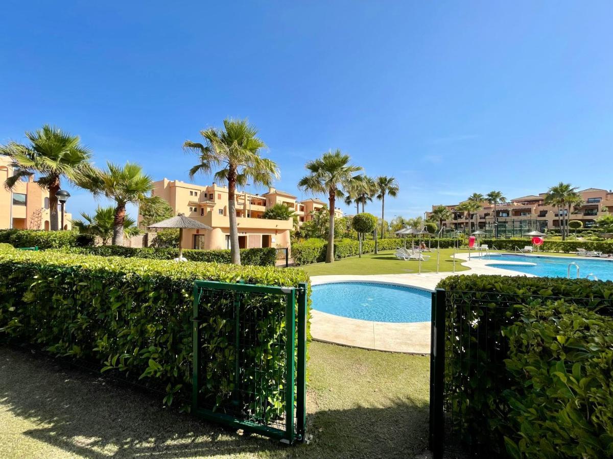 Casares Beach Golf Apartment With Private Garden Direct Pool Access Eksteriør billede