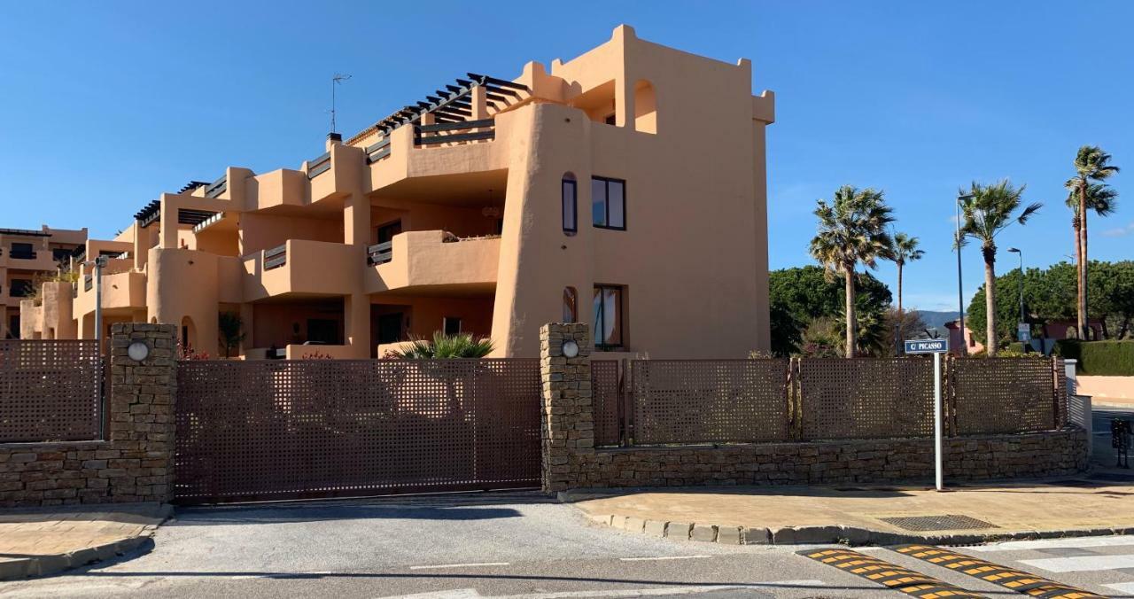 Casares Beach Golf Apartment With Private Garden Direct Pool Access Eksteriør billede